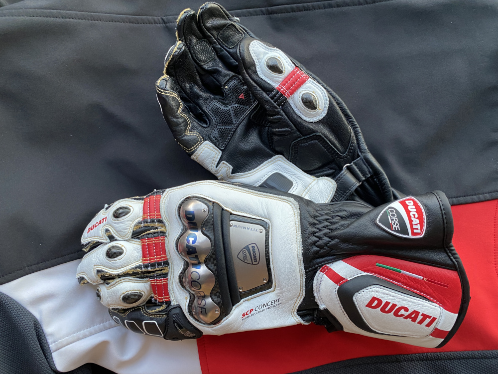 Ducati Corse C2 Leather Racing Gloves – Full Metal D1 by Dainese